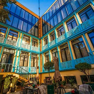 https://makmani-hotel.alltbilisihotels.com